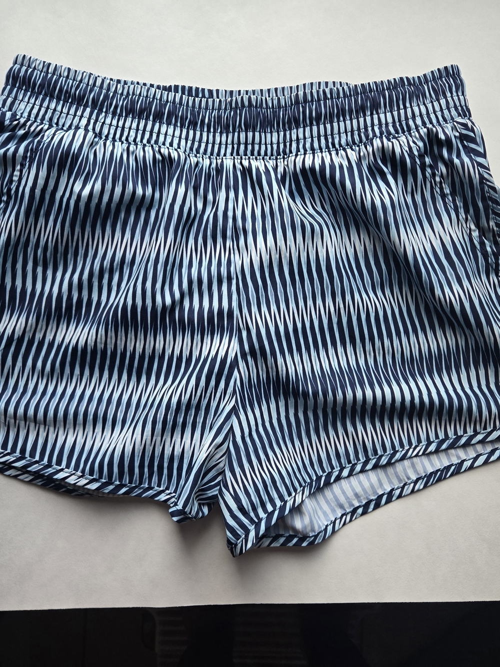 Women’s Blue Patterned Elastic-Waist Gym Shorts Medium
